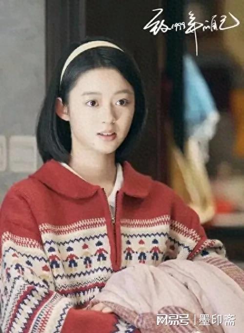 炫富争议！18岁小花黄杨钿甜摊上事了开元棋牌一对230万祖母绿耳环引发的(图15)