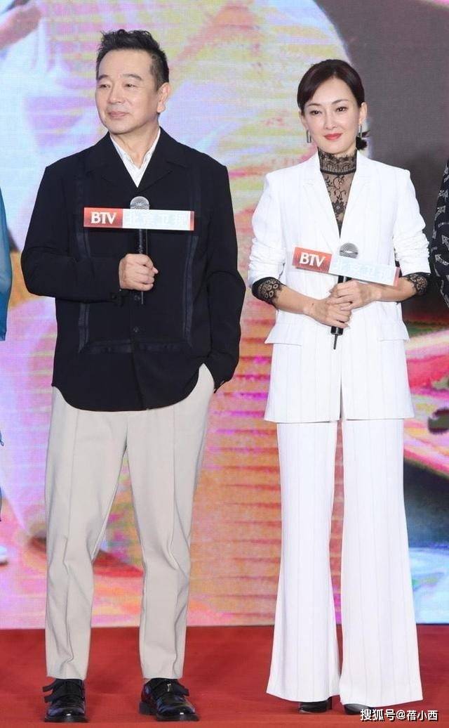 出众穿西装喇叭裤好惊艳气质不输超模开元棋牌168高的牛莉身材比例太(图2) 出众穿西装喇叭裤好惊艳气质不输超模开元棋牌168高的牛莉身材比例太(图2)