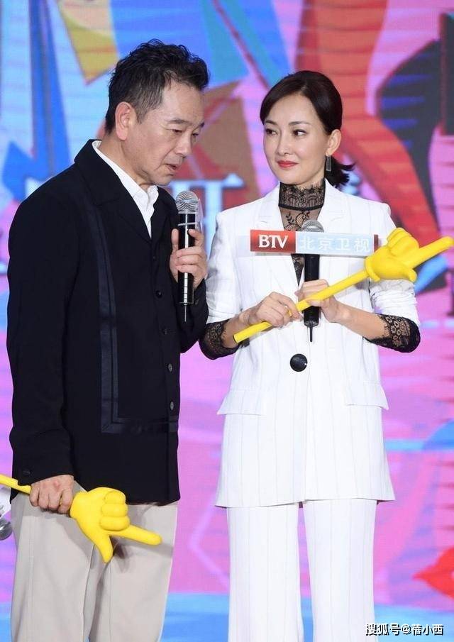 出众穿西装喇叭裤好惊艳气质不输超模开元棋牌168高的牛莉身材比例太(图4) 出众穿西装喇叭裤好惊艳气质不输超模开元棋牌168高的牛莉身材比例太(图4)
