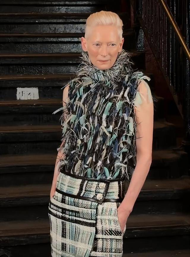 辛芷蕾国际范足权志龙狗啃刘海拉胯开元棋牌纽约大秀：王一博背头惊艳(图2)