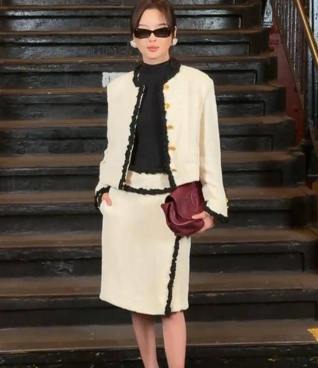 辛芷蕾国际范足权志龙狗啃刘海拉胯开元棋牌纽约大秀：王一博背头惊艳(图5)