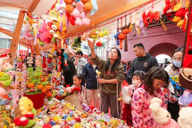 味儿!大良第四届跨年畅享季燃情启幕开元棋牌app沉浸式体验凤城国风年(图4) 味儿!大良第四届跨年畅享季燃情启幕开元棋牌app沉浸式体验凤城国风年(图4)